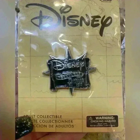 Disney Treasures Pioneer 2017 Pin - Picture 3 of 3